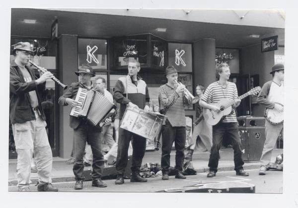 Live Music – Tragic Roundabout